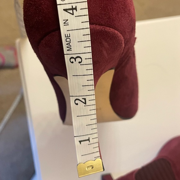 NINE WEST Women's Sofia Ankle Bootie. Burgandy. Size 7. Heel height appx 3.5inch - Picture 9 of 16